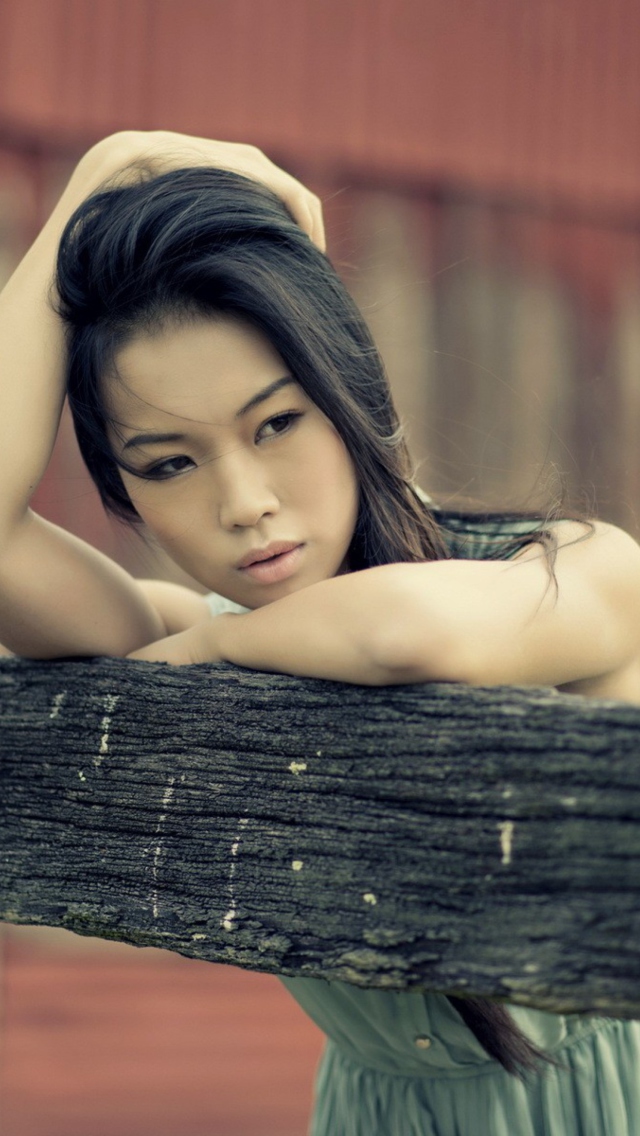 Fondo de pantalla Asian Model Posing 640x1136