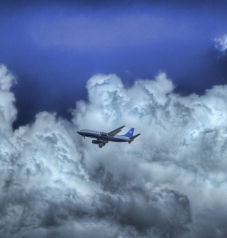 Обои Airplane In Clouds для телефона и на рабочий стол iPad 3