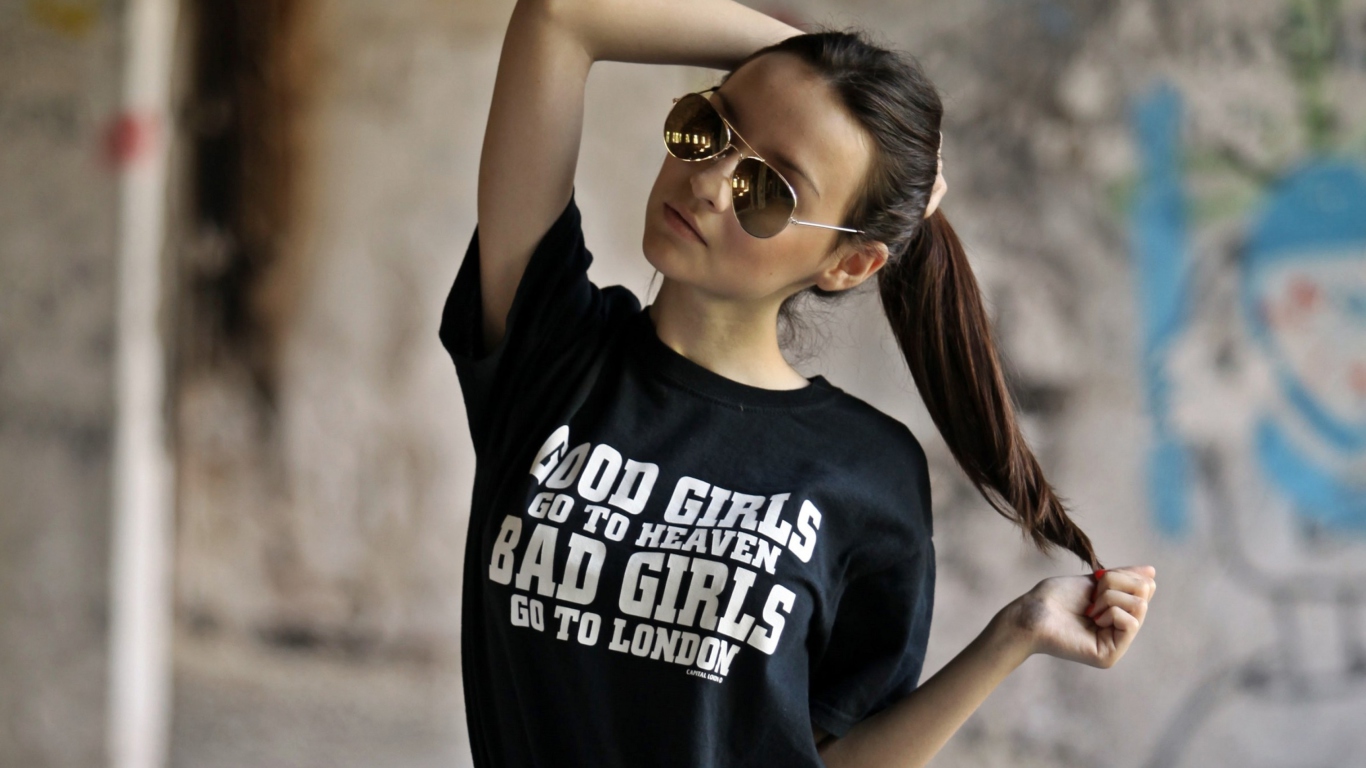 Bad Girls Go To London wallpaper 1366x768