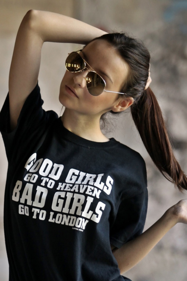 Fondo de pantalla Bad Girls Go To London 640x960