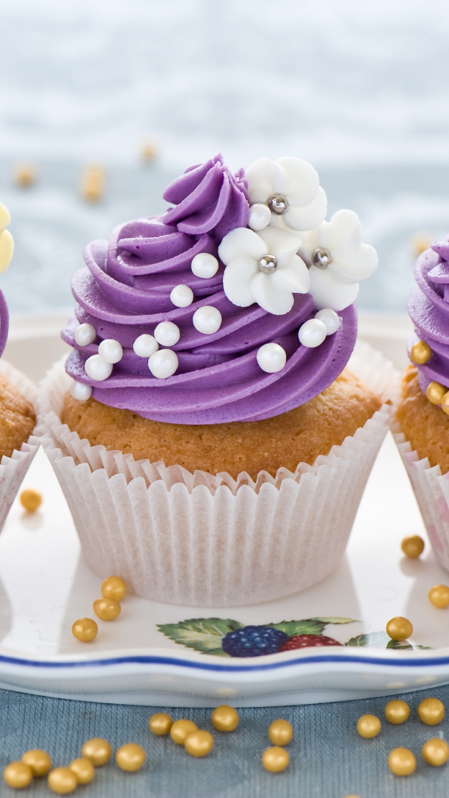 Das Purple Cupcake Wallpaper 640x1136