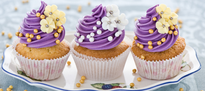 Fondo de pantalla Purple Cupcake 720x320