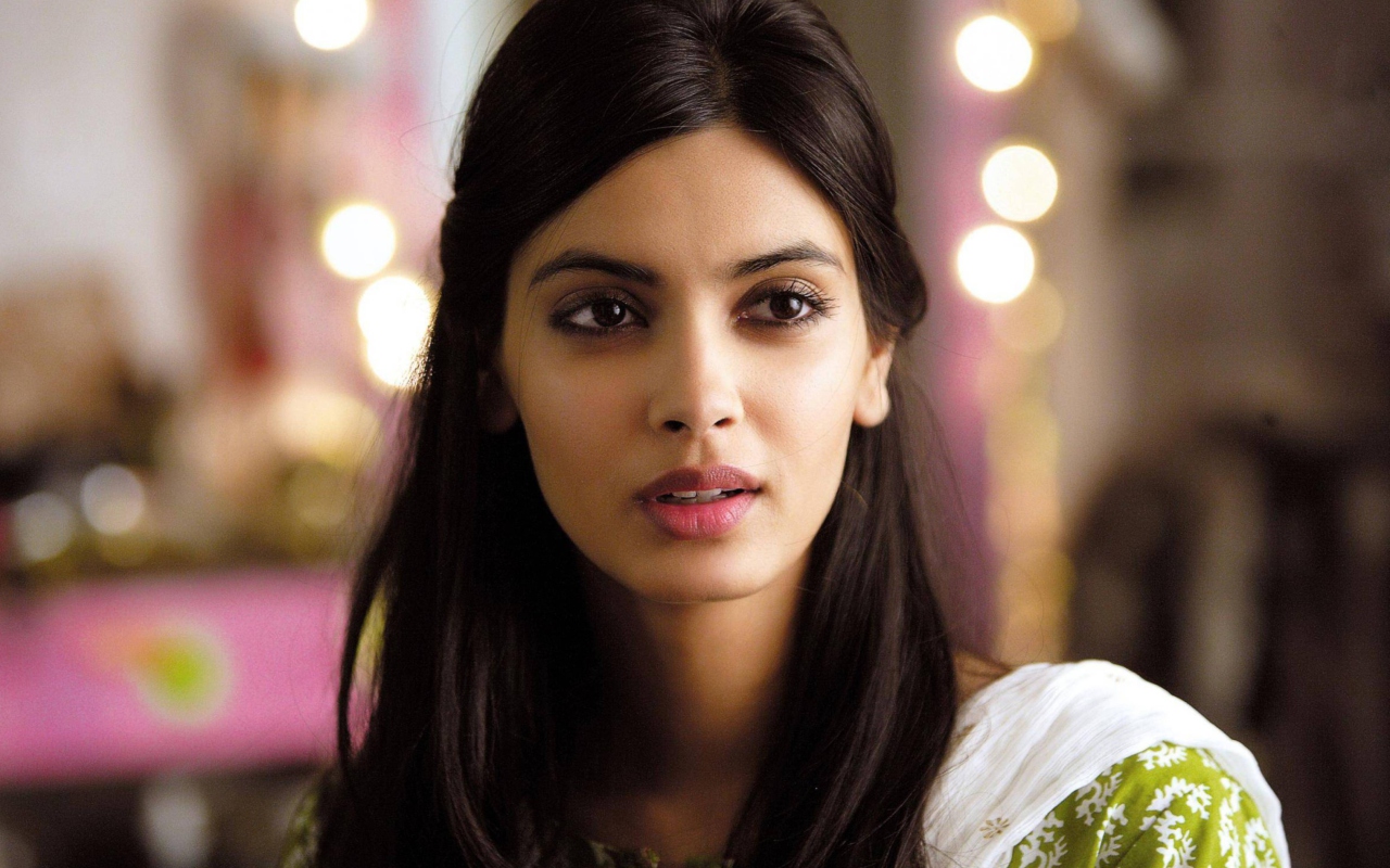 Sfondi Diana Penty in Cocktail Movie 1280x800