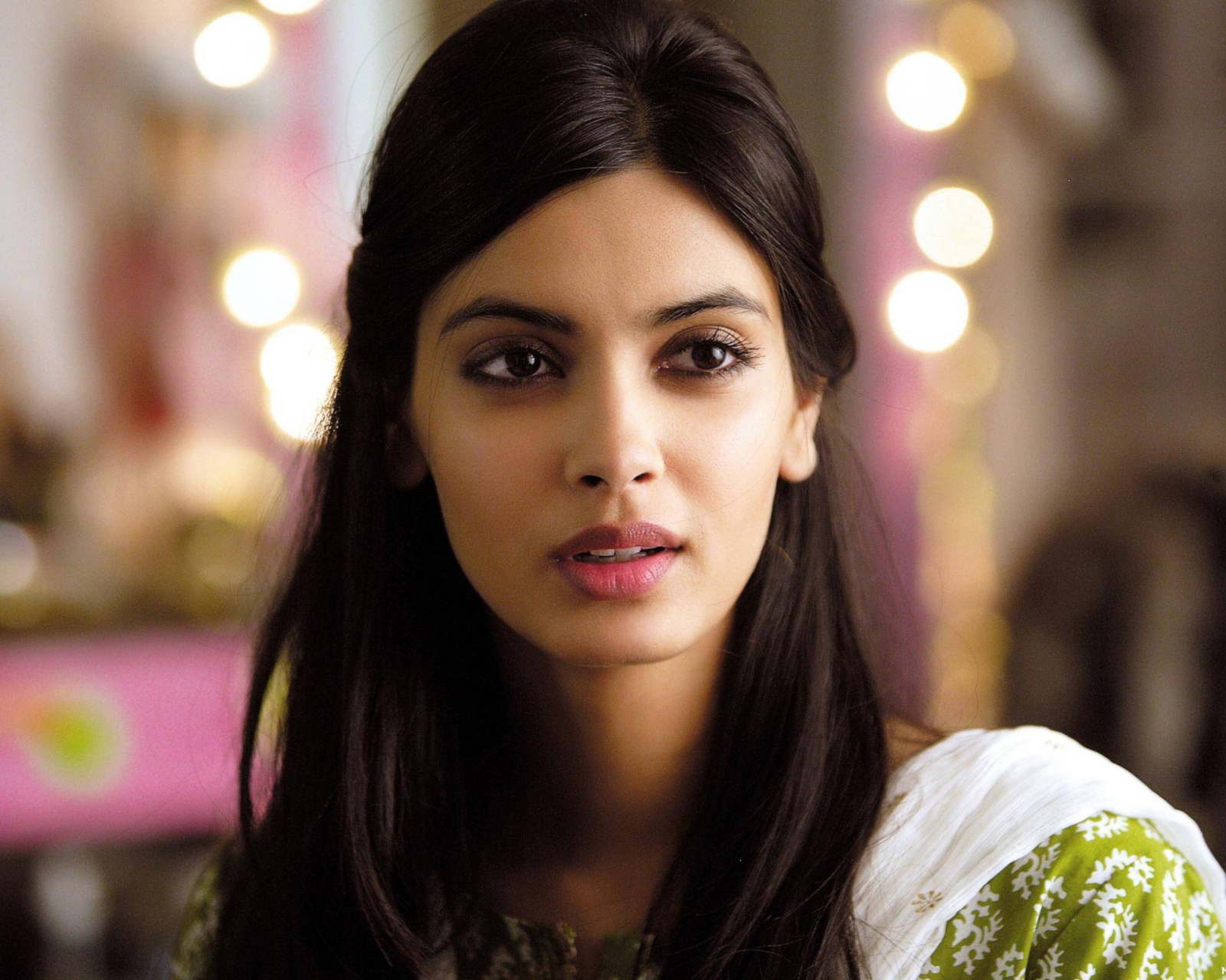 Screenshot №1 pro téma Diana Penty in Cocktail Movie 1600x1280