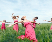 Sfondi Girl In Pink Dress Dancing In Green Fields 176x144