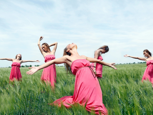 Sfondi Girl In Pink Dress Dancing In Green Fields 640x480