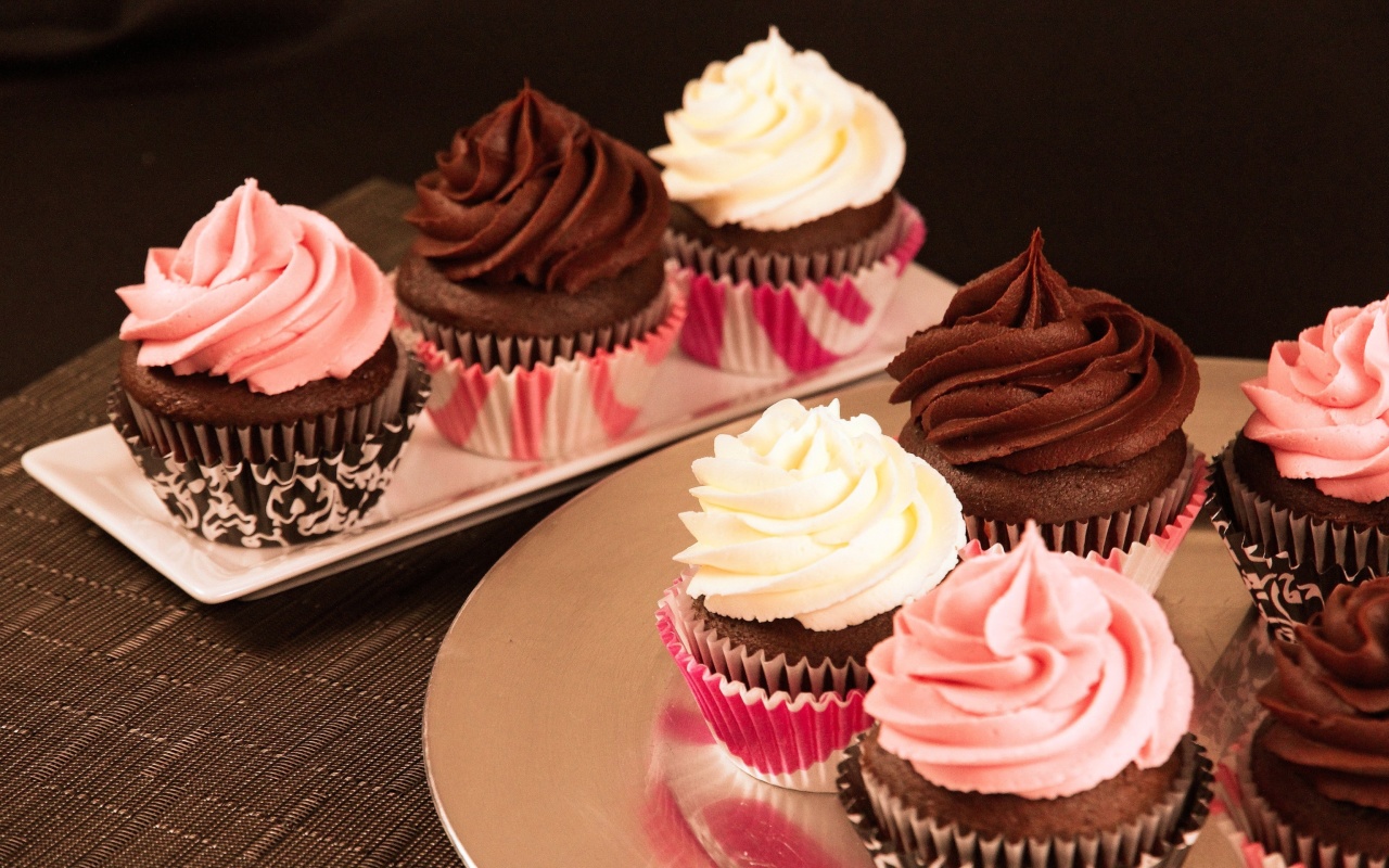 Cupcakes with Creme wallpaper 1280x800