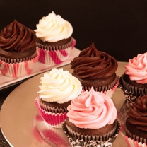 Cupcakes with Creme wallpaper 208x208