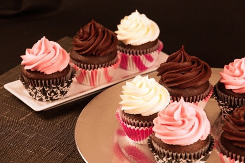 Обои Cupcakes with Creme 480x320