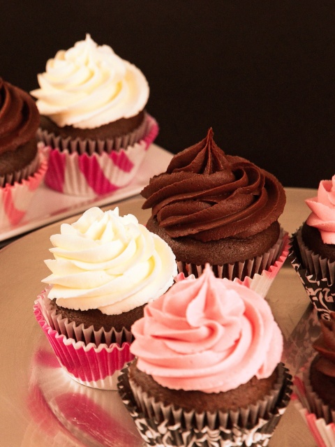Cupcakes with Creme wallpaper 480x640