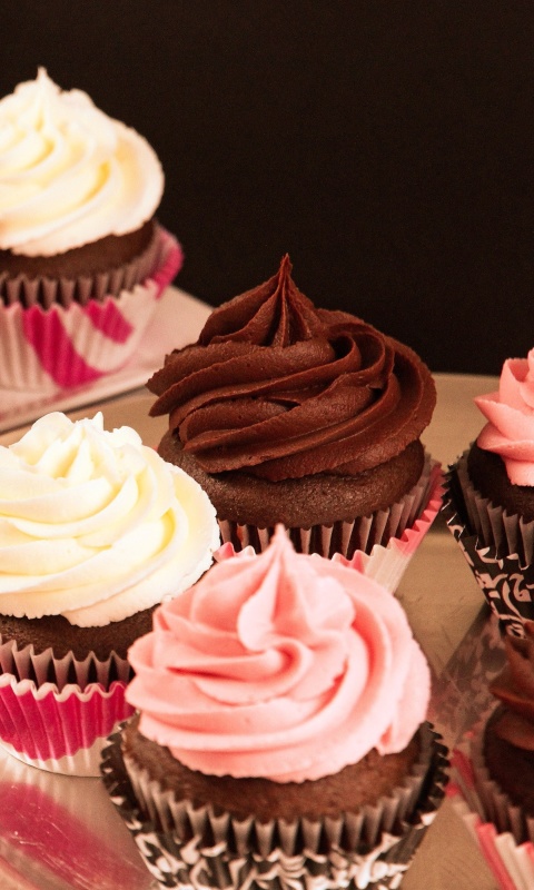 Cupcakes with Creme wallpaper 480x800