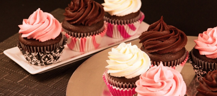 Cupcakes with Creme wallpaper 720x320