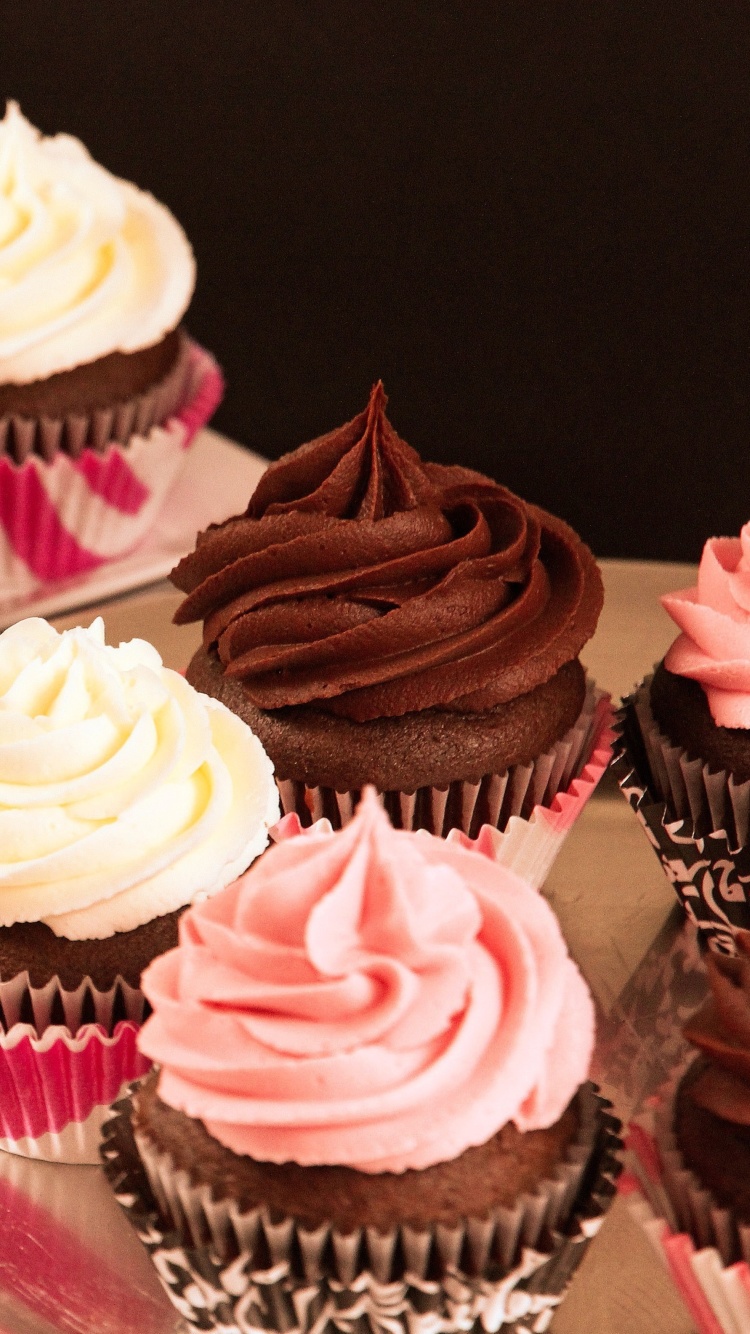 Cupcakes with Creme wallpaper 750x1334