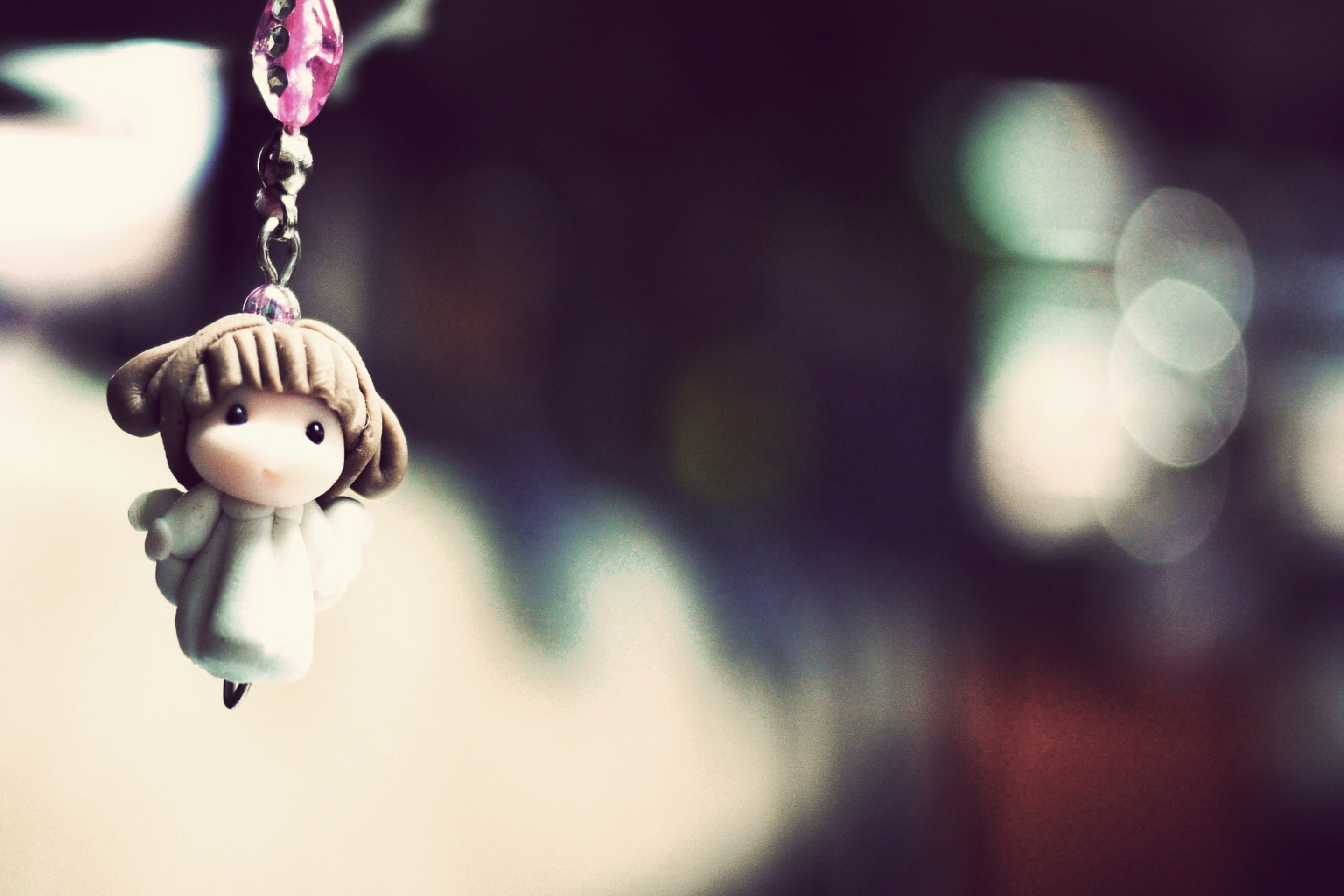 Das Little Angel Pendant Wallpaper 2880x1920