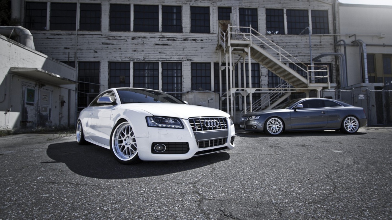 Обои Audi RS5 1366x768