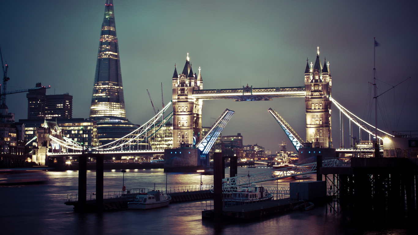 Big Ben as Great Bell in Night screenshot #1 1366x768