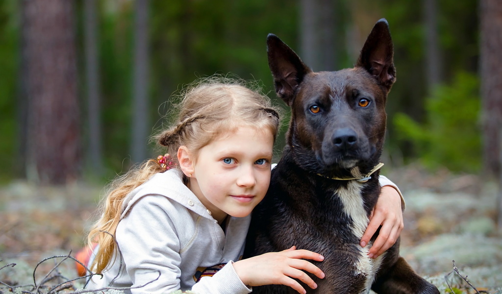 Dog with Little Girl wallpaper 1024x600