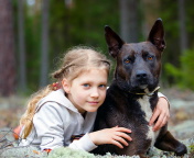 Screenshot №1 pro téma Dog with Little Girl 176x144