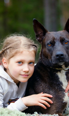 Sfondi Dog with Little Girl 240x400