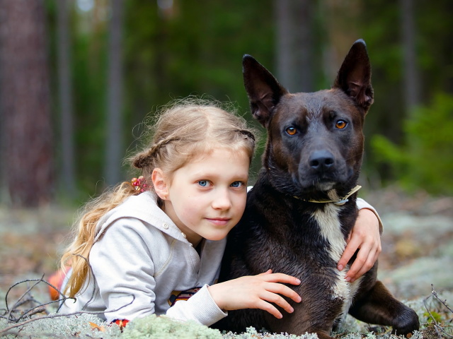 Fondo de pantalla Dog with Little Girl 640x480
