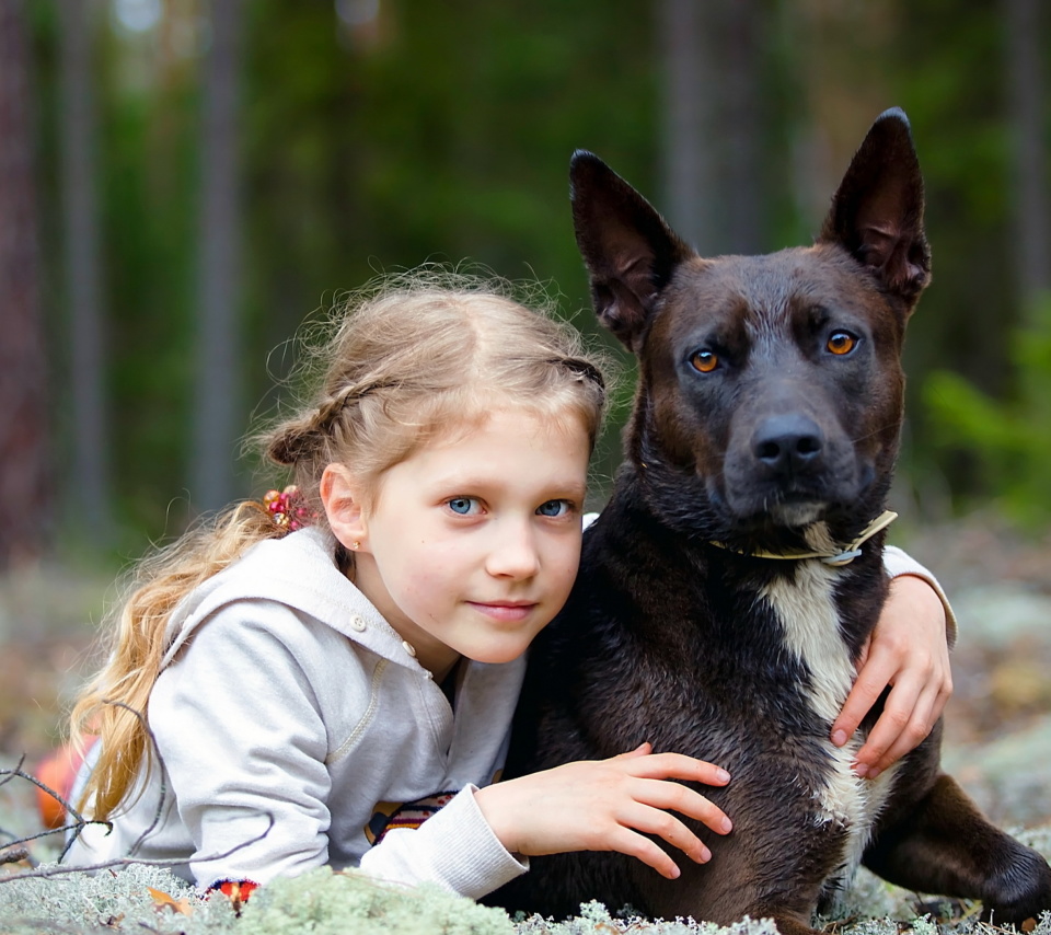 Dog with Little Girl wallpaper 960x854