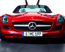 Обои Red Mercedes Sls 220x176
