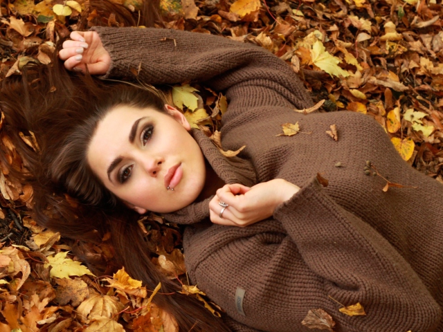 Sfondi Girl Autumn 640x480