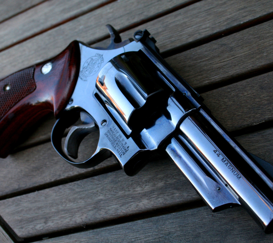 Обои 44 Remington Magnum Revolver 1080x960