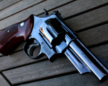 Sfondi 44 Remington Magnum Revolver 220x176