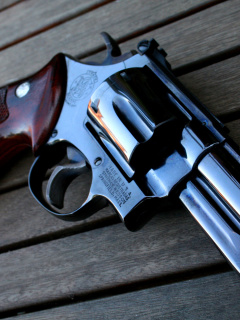 Das 44 Remington Magnum Revolver Wallpaper 240x320