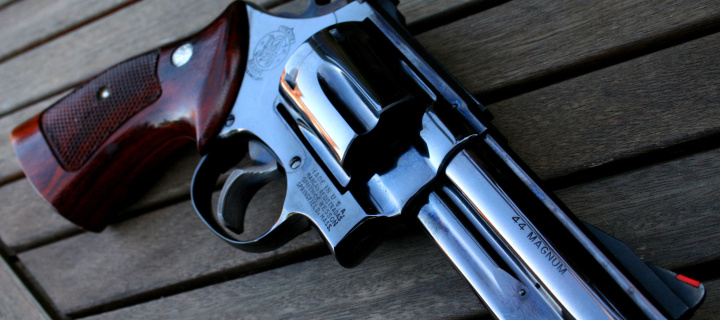 Fondo de pantalla 44 Remington Magnum Revolver 720x320