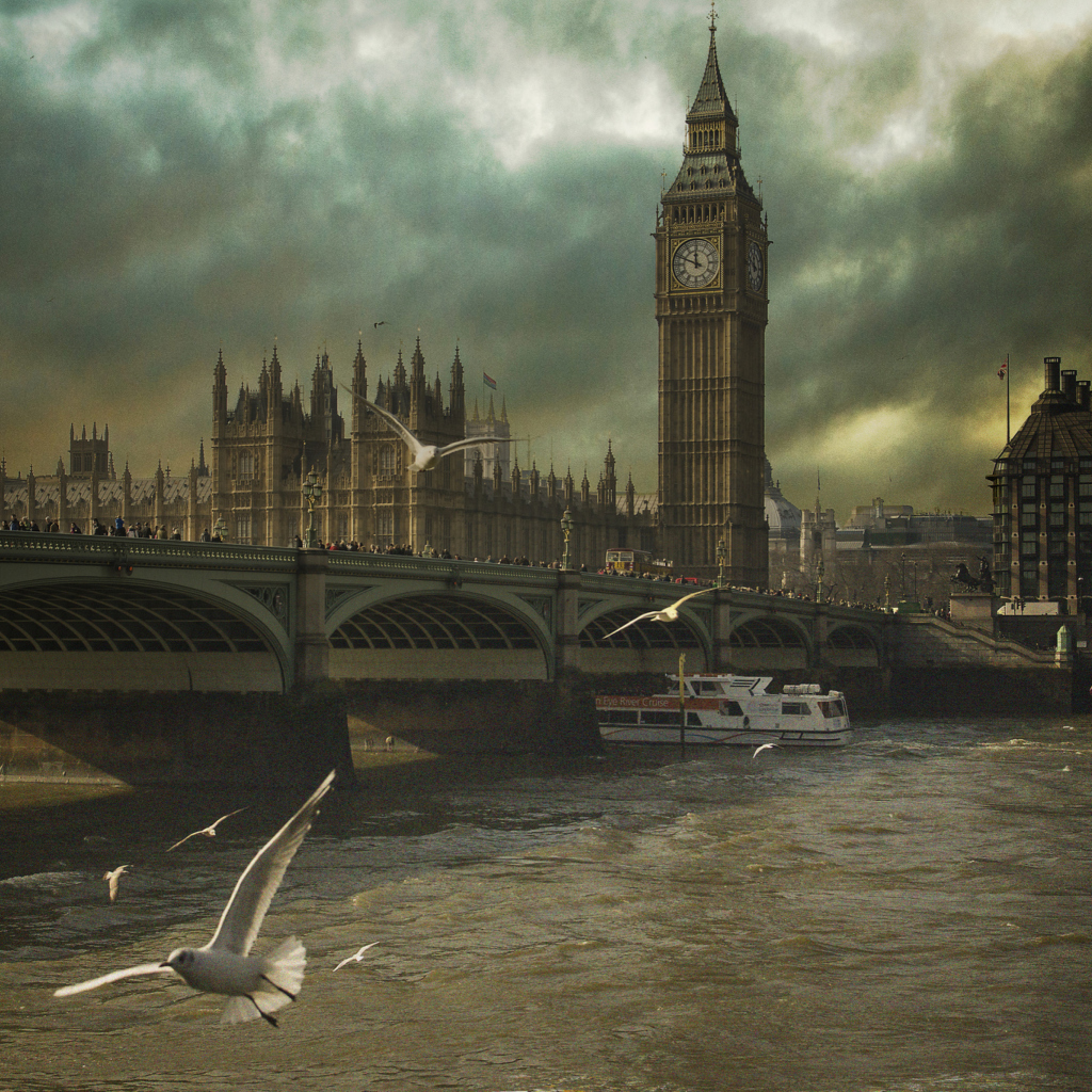 Fondo de pantalla Dramatic Big Ben And Seagulls In London England 1024x1024