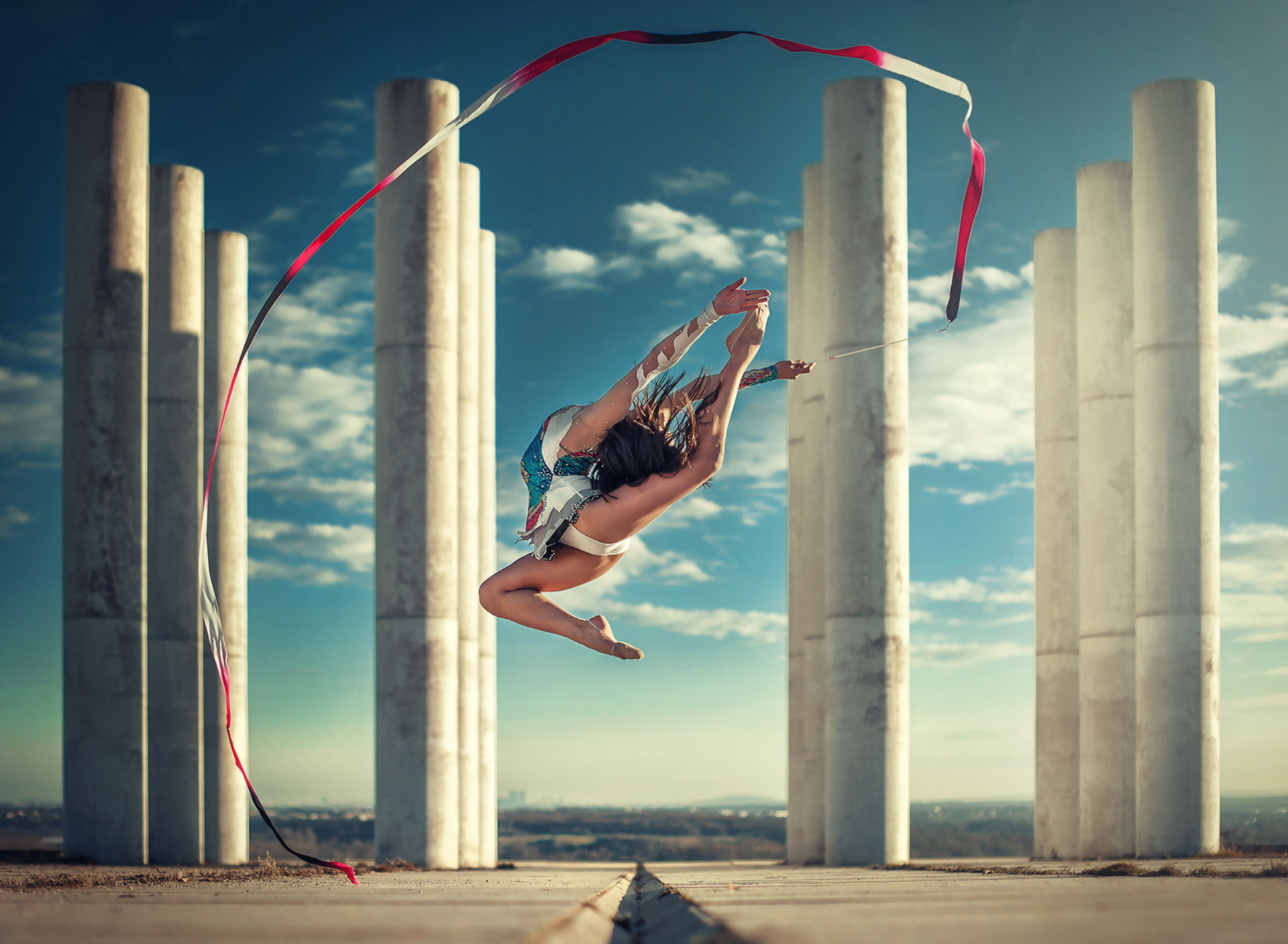 Gymnastics Jump wallpaper 1920x1408