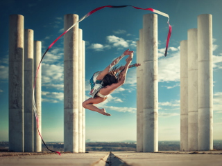 Das Gymnastics Jump Wallpaper 320x240