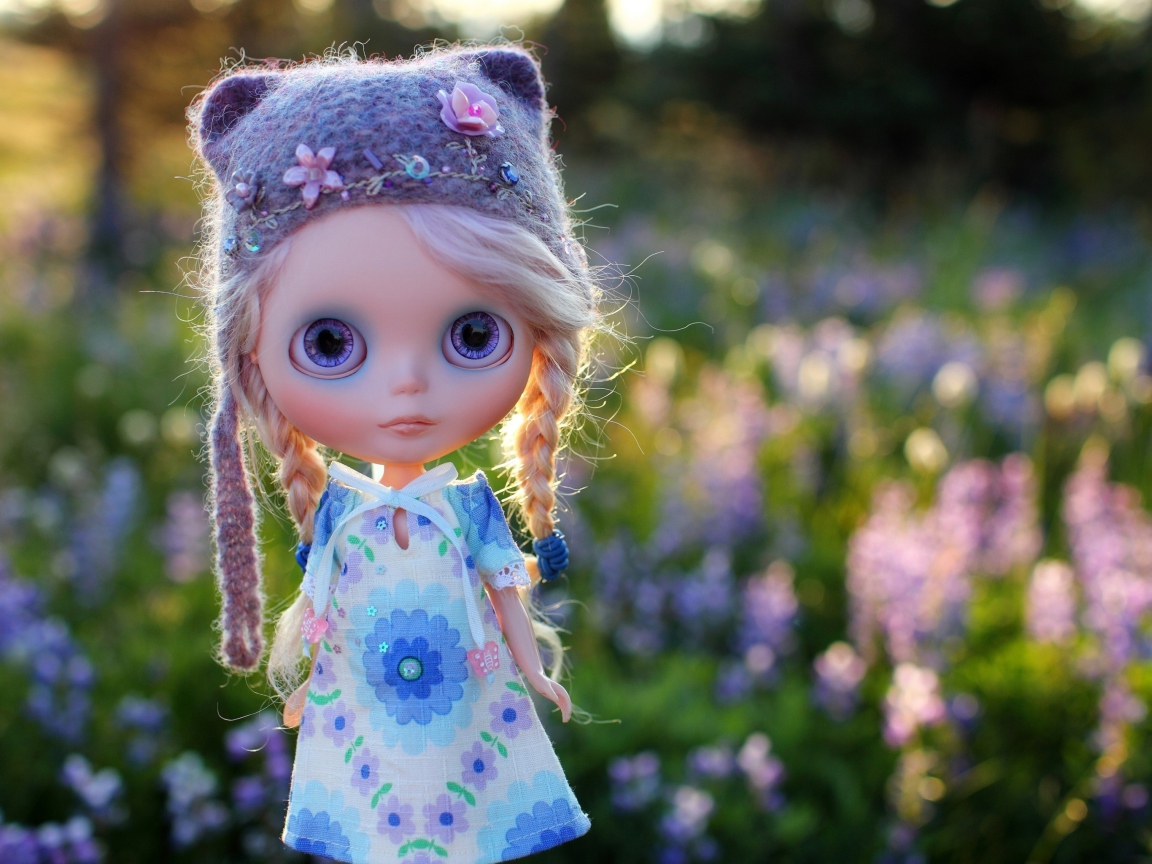 Blonde Doll wallpaper 1152x864