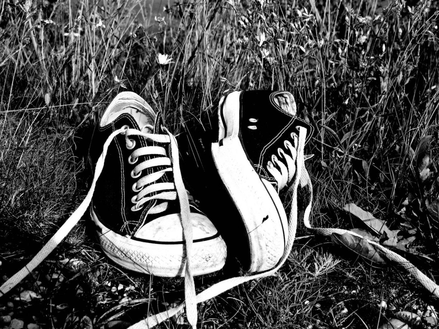 Das Chucks Schwarz Converse Wallpaper 1400x1050