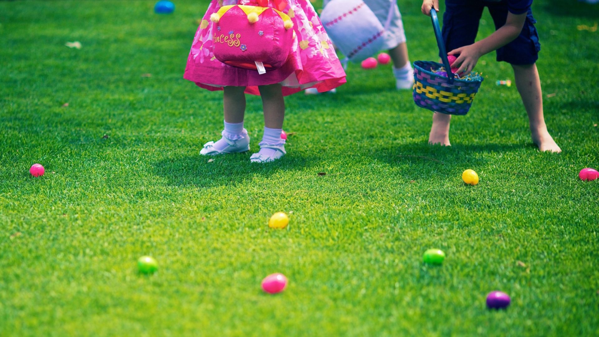 Easter Egg Hunt wallpaper 1920x1080