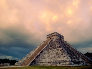 Das Chichen Itza Yucatan Mexico - El Castillo Wallpaper 320x240