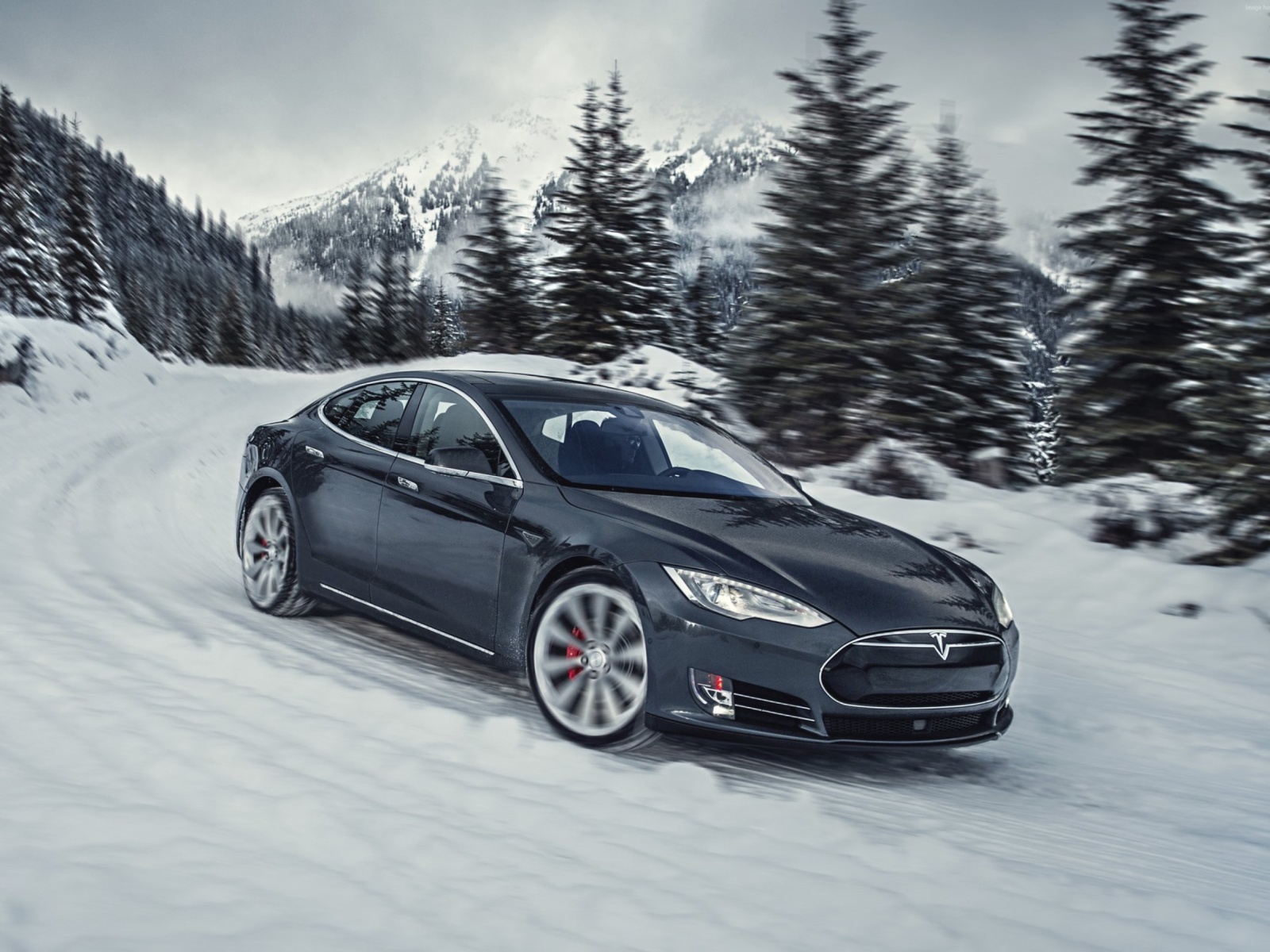 Обои Tesla Model S P85D on Snow 1600x1200