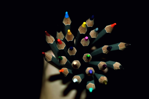 Das Colorful Pencils In Hand Wallpaper 480x320