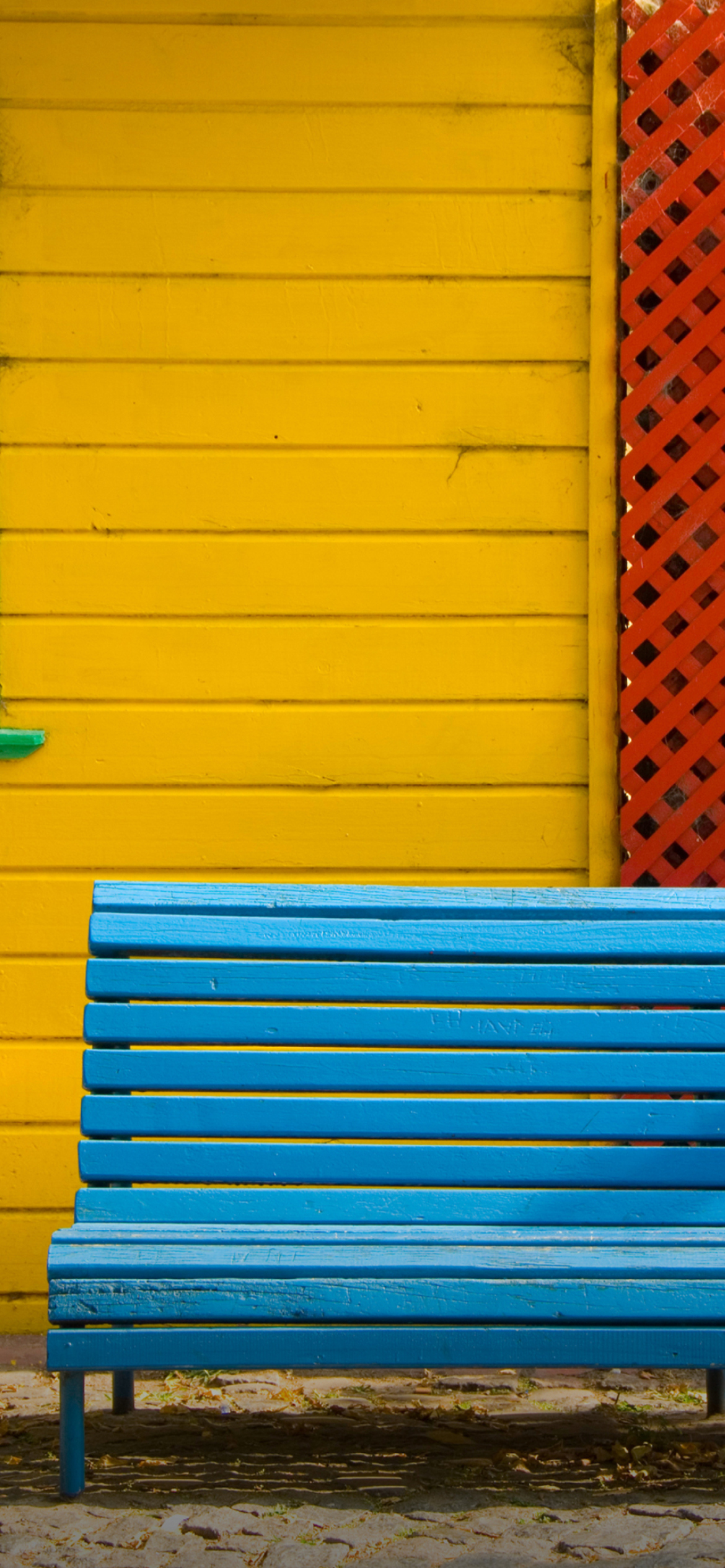 Das Colorful Houses and Bench Wallpaper 1170x2532