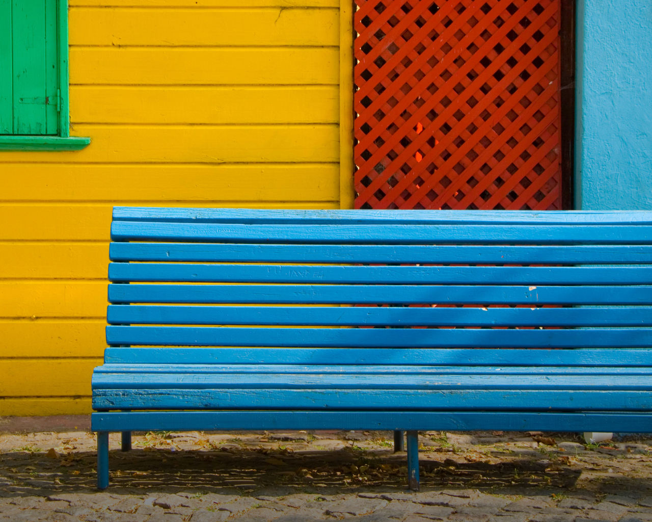 Sfondi Colorful Houses and Bench 1280x1024