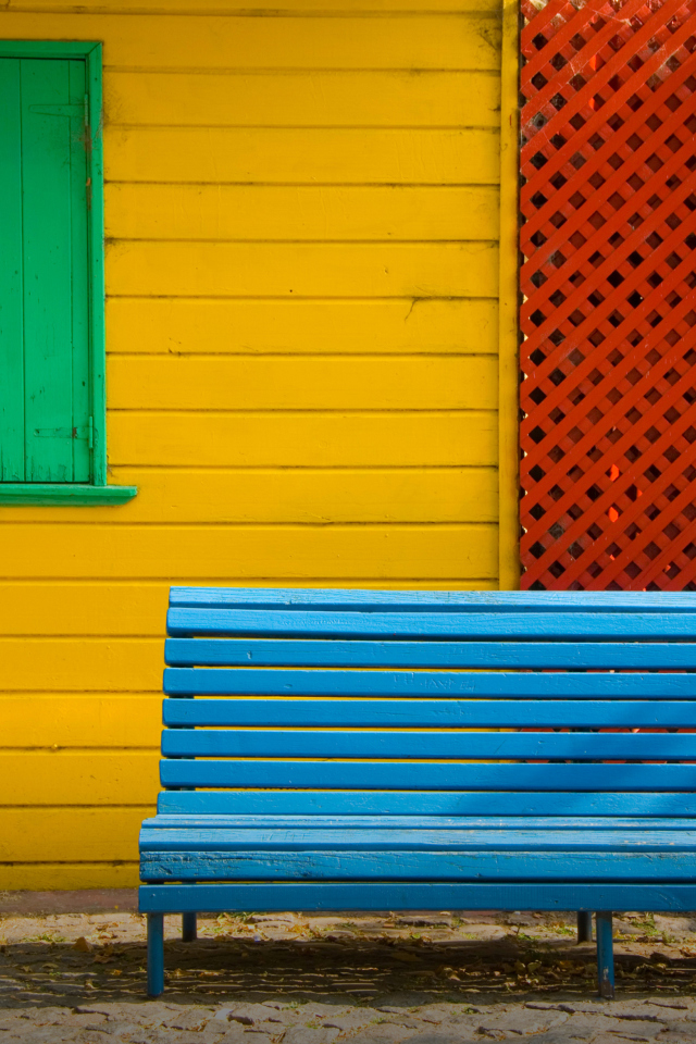 Sfondi Colorful Houses and Bench 640x960