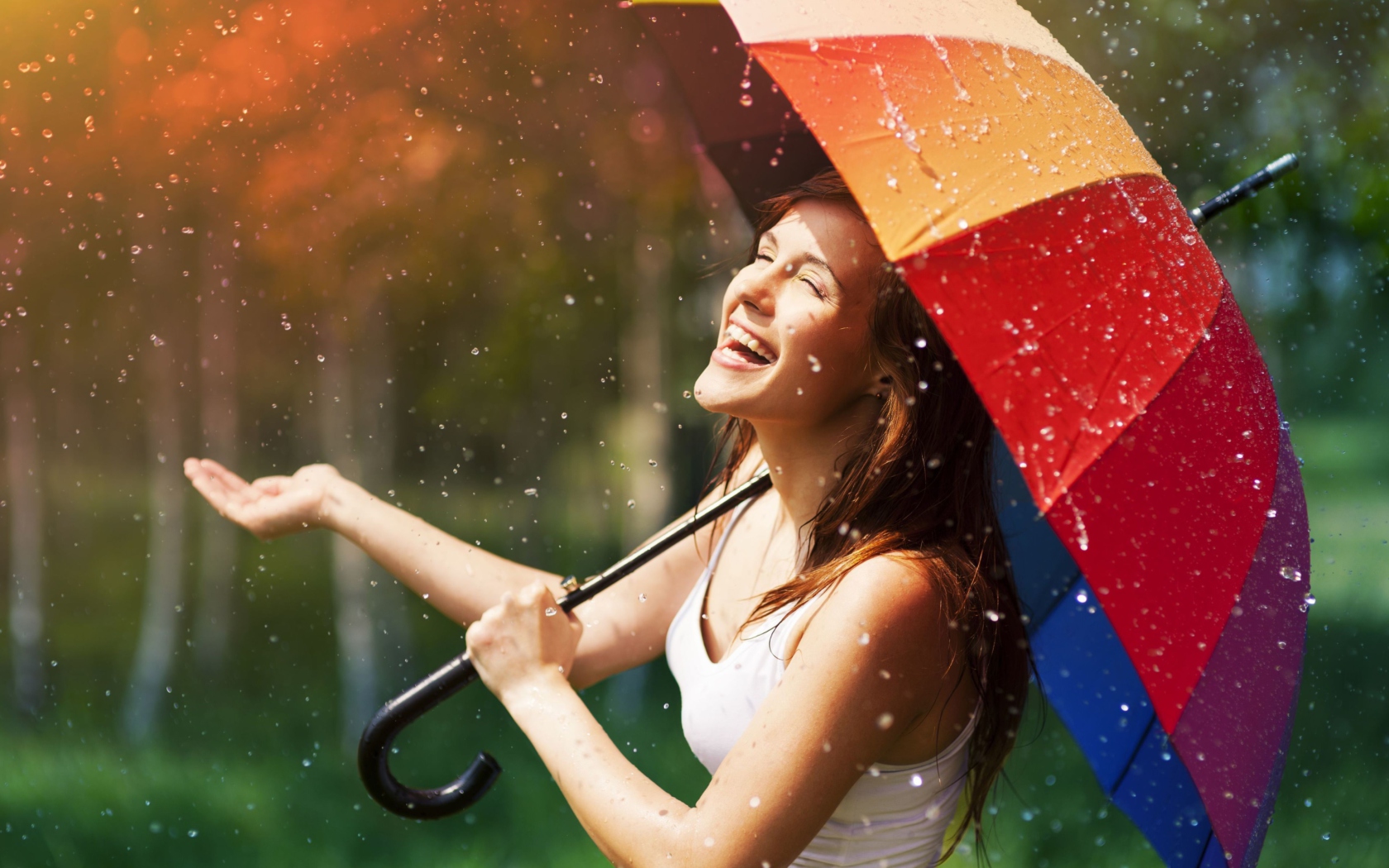 Screenshot №1 pro téma Happy Girl With Rainbow Umbrella Under Summer Rain 1680x1050