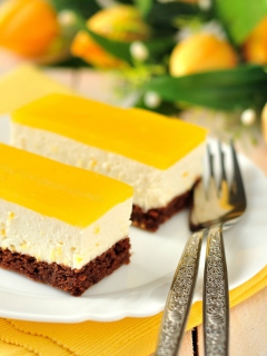 Das Yellow Souffle Dessert Wallpaper 240x320