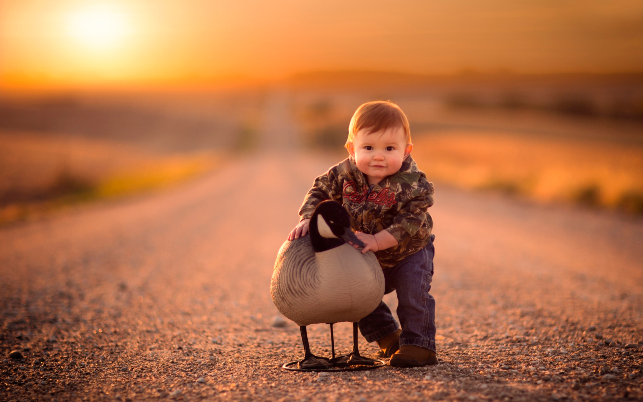 Обои Funny Child With Duck 2560x1600