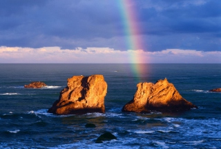 Ocean, Rocks And Rainbow - Obrázkek zdarma 
