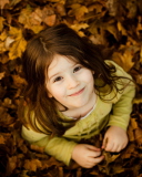 Sfondi Child In Leaves 128x160