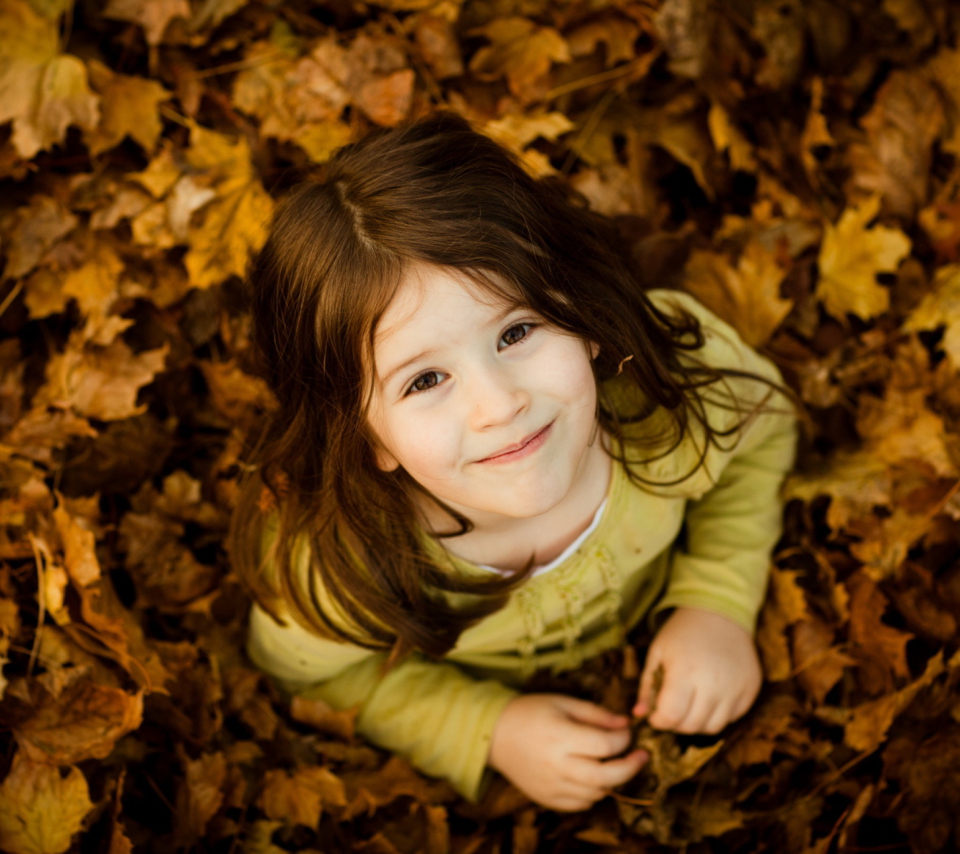 Child In Leaves wallpaper 960x854