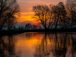 Das Atmospheric optic Reflection and Sunset Wallpaper 320x240